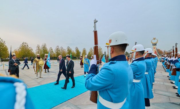 사열대 향하는 이재명 대통령