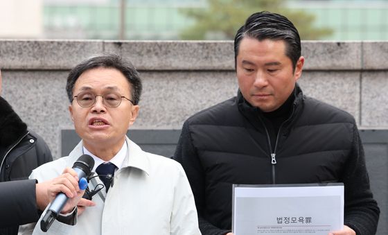 이화영 변호인단, '집단퇴정' 검사 4명 법정모욕·직무유기 고발