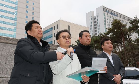 이화영 변호인단, 퇴정 검사 4명 법정모욕 혐의로 고발