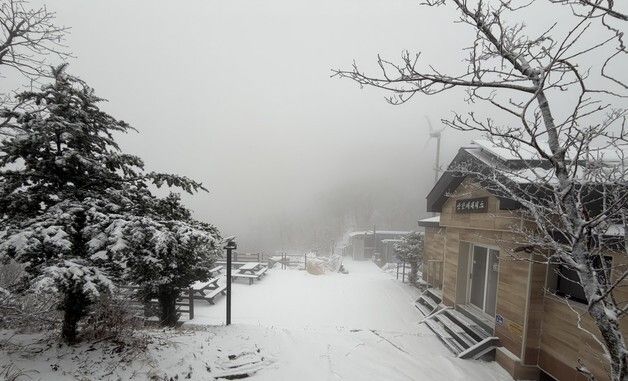 무주 덕유산에 쌓인 눈