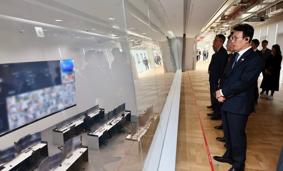 김민석 총리, 네이버 데이터센터 현장 방문