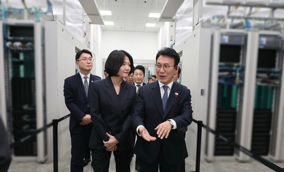 김민석 총리, 네이버 데이터센터 현장 방문