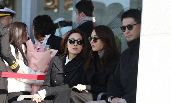 임관식 참관하는 임세령 부회장과 임상민 부사장