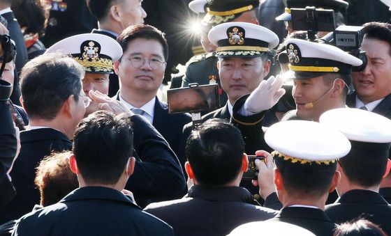 이지호 소위 '아버지 향해 경례'