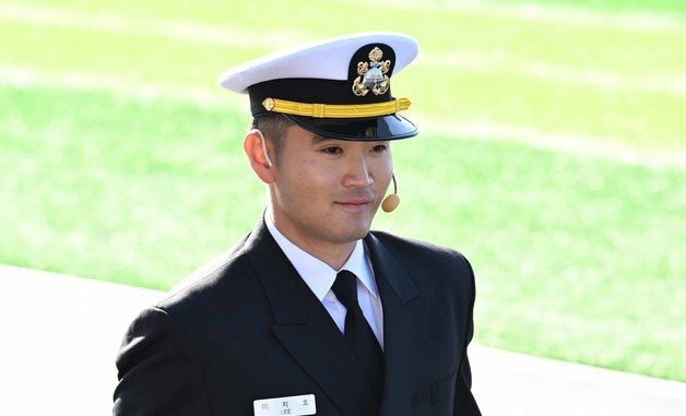 임관식 참석한 이지호 소위