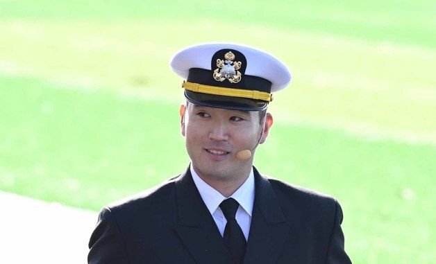 '제139기 해군사관후보생 임관식' 참석한 이지호 소위