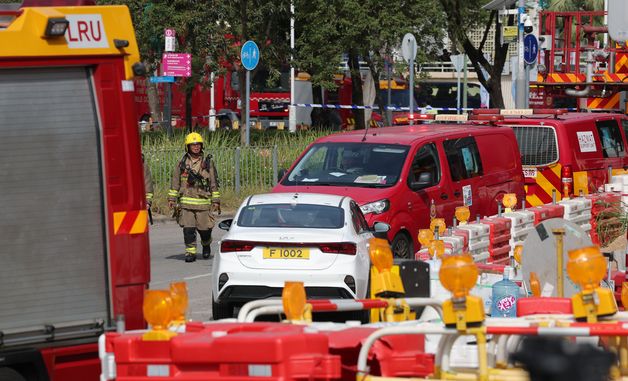 홍콩 아파트 단지 화마와 싸운 소방대원