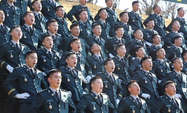 '대한민국을 지키는 강한 힘'…특전사 140명 탄생