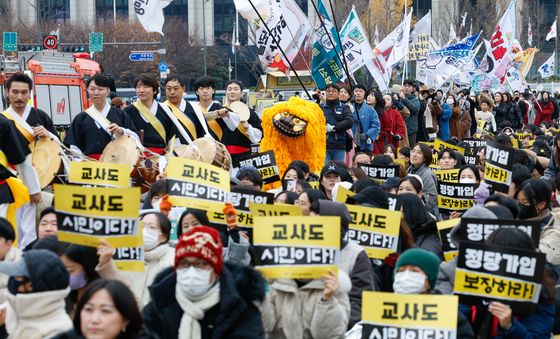 교사노조연맹 '교사 정당가입 요구'