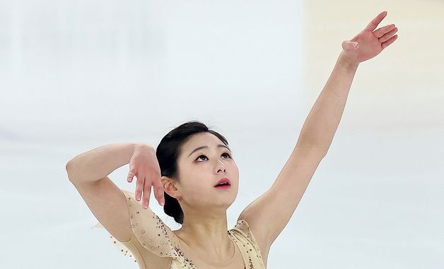 연기 펼치는 윤아선