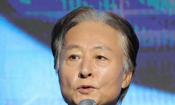 인사말 하는 김종수