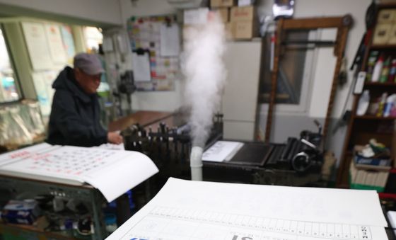 제작되는 병오년 달력