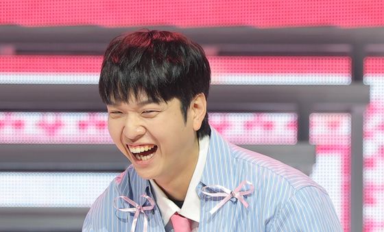 유재필, 미연 재치있는 답변에 미소 활짝