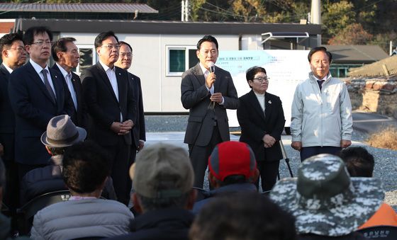 경북 안동 산불 이재민 위로하는 장동혁 대표