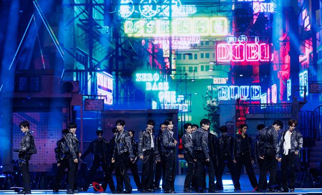 제로베이스원, 카리스마 무대