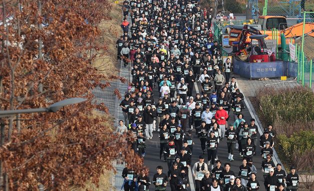 2025 안양천 단풍길 마라톤 '힘찬 출발'