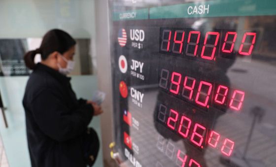 고환율에 한국 '달러 GDP' 올해 0.9% 역성장