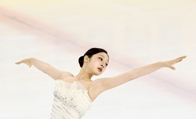 상글 연기 펼치는 신지아