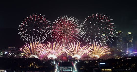 대전 엑스포광장에서 화려한 축포