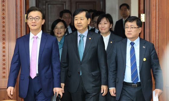 경제관계장관회의 참석하는 구윤철 부총리