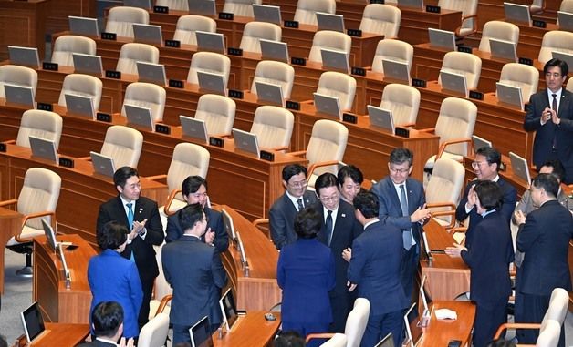 시정연설 참석하는 이재명 대통령 '국힘 보이콧'