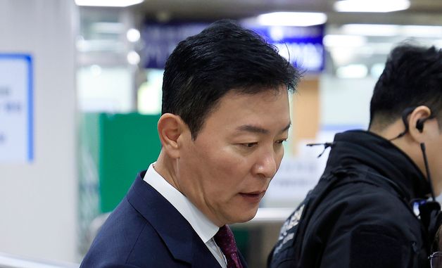 김성훈 전 대통령경호처 차장, 특수공무집행방해 등 6차 공판 출석