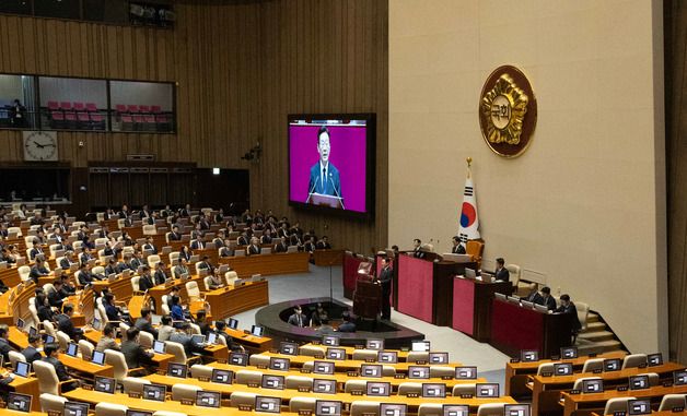 野 불참 속 시정연설하는 이재며 대통령