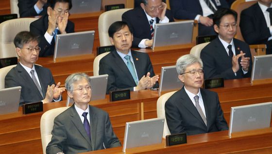 시정연설 듣느 조희대 대법원장