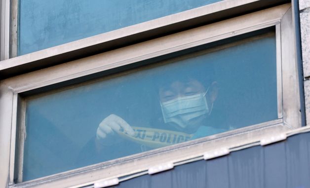 폴리스라인 설치되는 천호동 흉기 난동 사건 현장