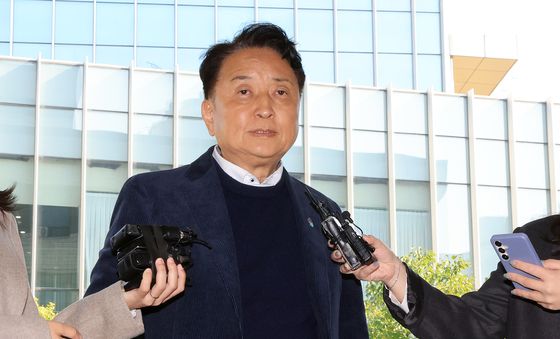 김영환 충북지사, '국조위증 혐의' 경찰 출석