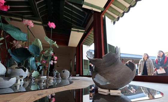 "유물, 예술로 피어나다"…덕수궁서 '땅의 조각, 피어나다' 展 개막