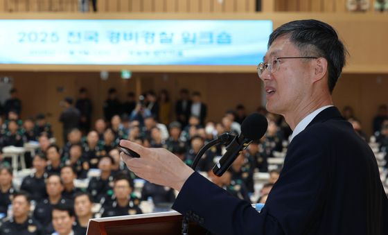 문형배 전 헌재소장 권한대행, 'APEC 노고' 경비경찰 대상 특강