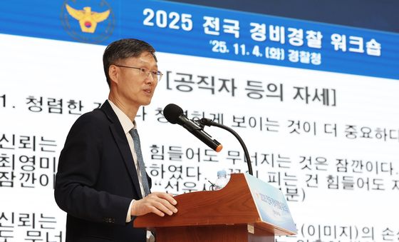 '공직자 청렴' 특강하는 문형배