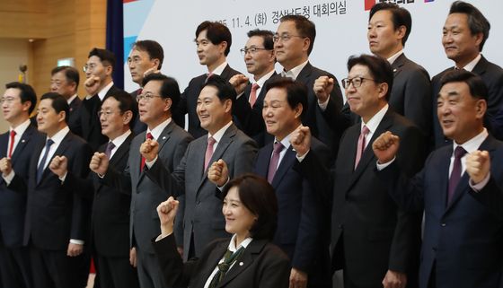 파이팅 외치는 장동혁 대표