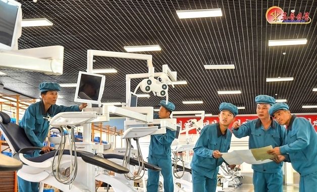 北, 묘향산의료기구공장 조명…'제품 질제고'에 총력