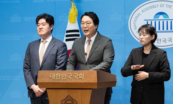 부동산 정책 관련 긴급 기자회견하는 천하람 원내대표