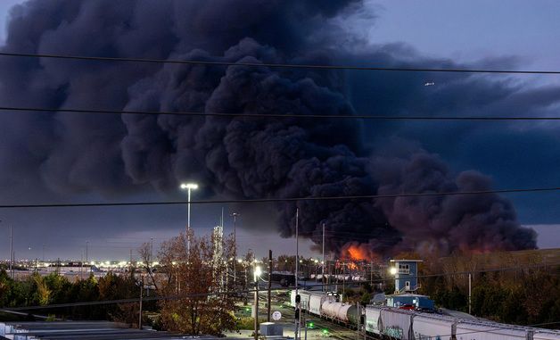 [포토] 켄터키 루이빌 국제공항 화물기 추락 현장