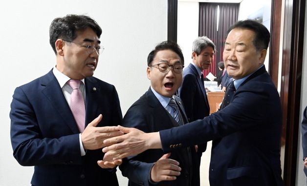 [국감]국정원 국감 브리핑 내용 두고 설전