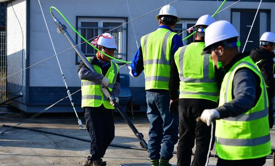 재설치 장소로 옮기는 심부지진계