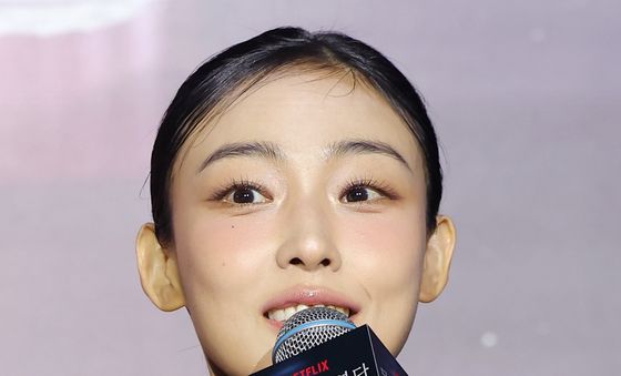 인사말 하는 전소니