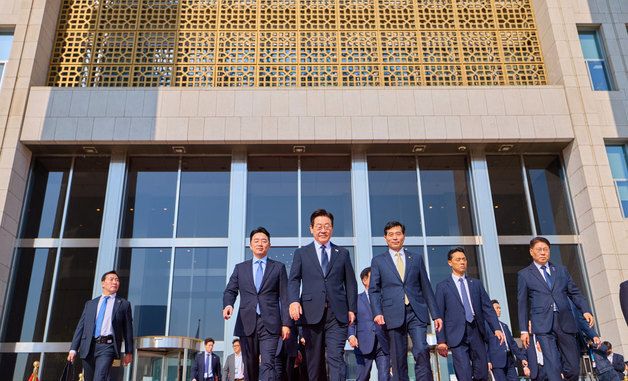 국회 나서는 이재명 대통령