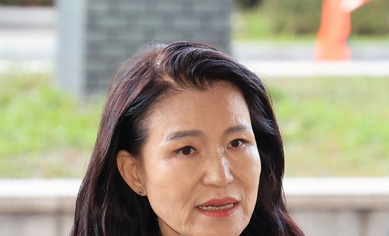 취재진 앞에 선 이진숙 전 방통위원장