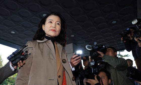 경찰관계자들 직권남용 혐의로 고발하러 가는 이진숙 전 방통위원장