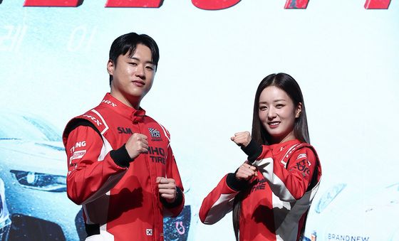 팀 금호타이어의 이창욱·윤보미