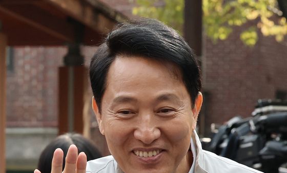 손인사하는 오세훈 서울시장