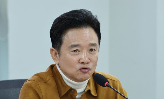 발제하는 남경필 전 지사