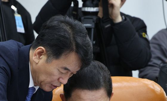 [국감]대화하는 김병기·문진석