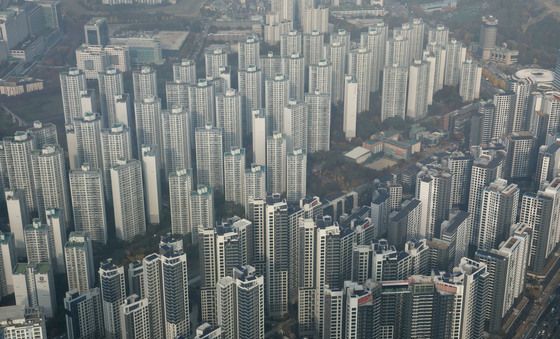 서울 아파트 가격 상승세 '주춤', 경기 일부 지역은 풍선효과