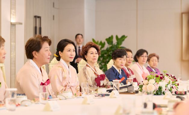 김혜경 여사, 재일본대한민국부인회 차담회 참석