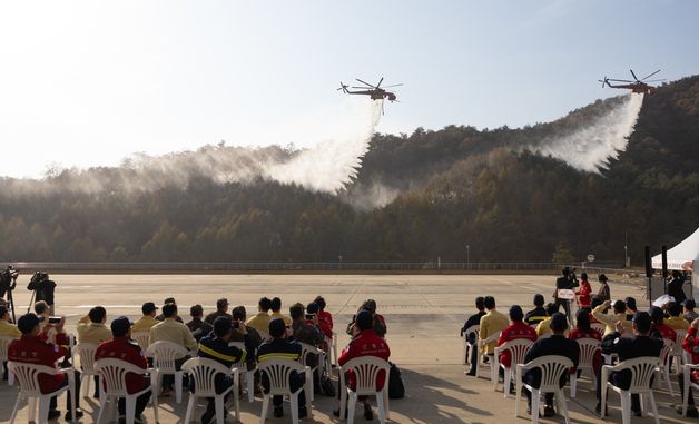 산불진화 관·군 합동훈련 참관하는 이재명 대통령
